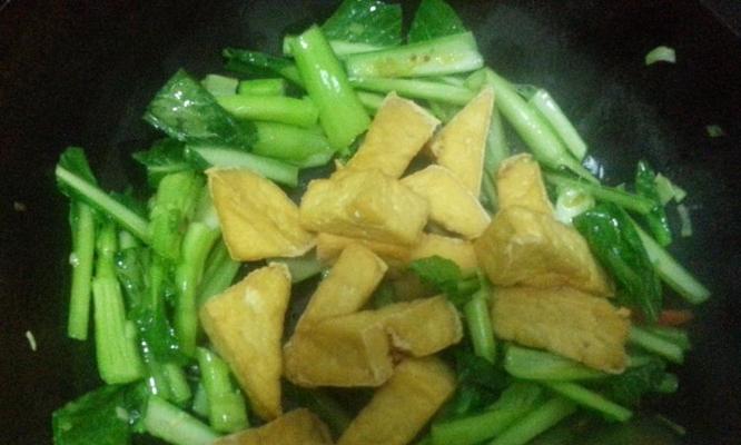 油菜烧豆腐怎么做？步骤和技巧有哪些？  第2张