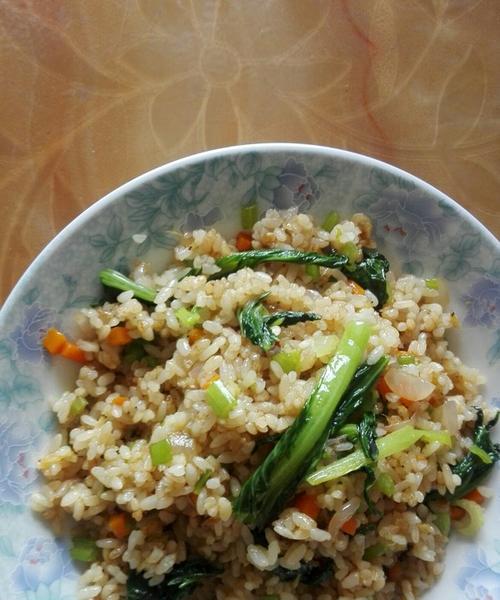 油菜蛋炒饭怎么做？步骤和技巧有哪些？  第3张