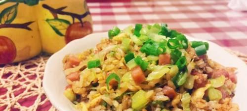 油菜蛋炒饭怎么做？步骤和技巧有哪些？  第2张