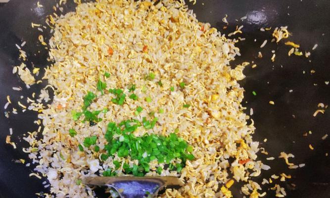油菜蛋炒饭怎么做？步骤和技巧有哪些？