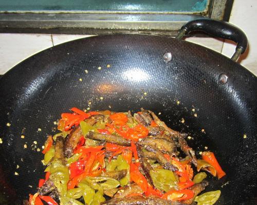 油爆泥鳅怎么做？具体步骤和技巧是什么？  第1张