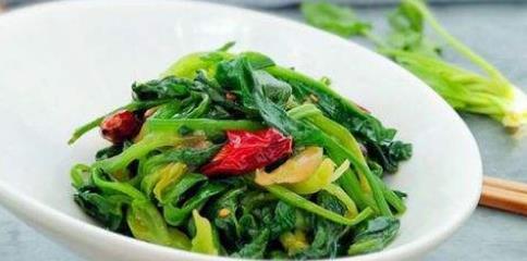 油拌菠菜怎么做？有哪些步骤和技巧？