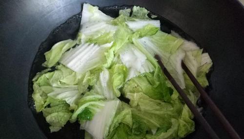 小龙利鱼干炒大白菜怎么做？步骤和技巧是什么？