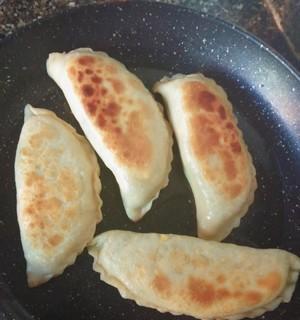 自制韭菜盒子怎么做？小零食韭菜盒子的做法步骤是什么？
