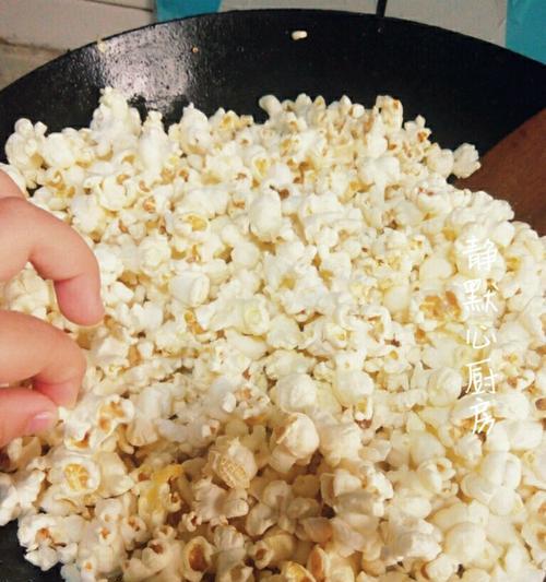 小零食爆米花怎么做？在家自制爆米花的步骤是什么？