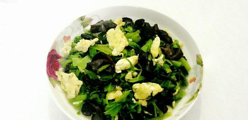 小酱炒菠菜怎么做？步骤和技巧有哪些？
