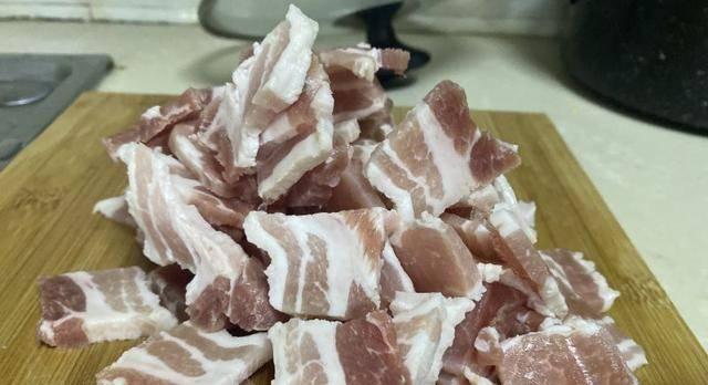 小煎五花肉怎么做？步骤和技巧有哪些？  第2张
