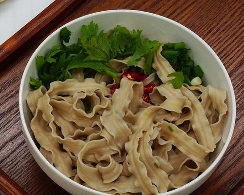 小黄蘑菇酱拌粗粮面怎么做？有哪些步骤和技巧？  第3张