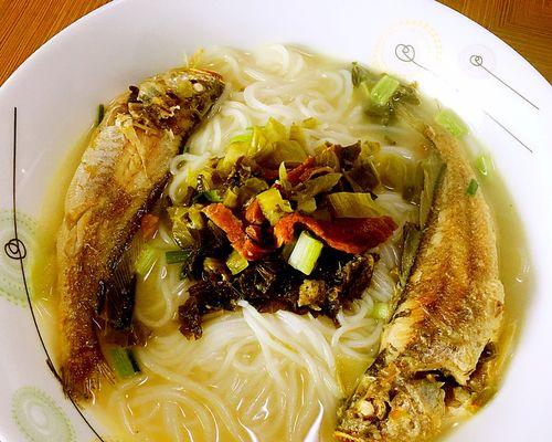 小黄花鱼咸菜汤怎么做？有哪些步骤和技巧？  第3张