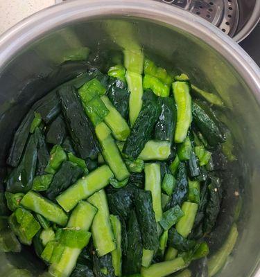 小黄瓜咸菜怎么做？步骤和技巧是什么？  第2张