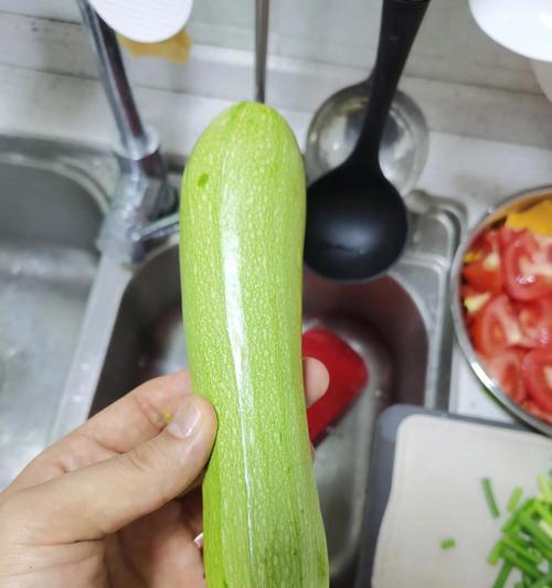 小瓜镶肉的做法是什么？如何做出美味的小瓜镶肉？  第2张