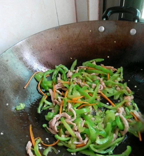 小瓜胡萝卜炒肉丝怎么做？步骤和技巧有哪些？