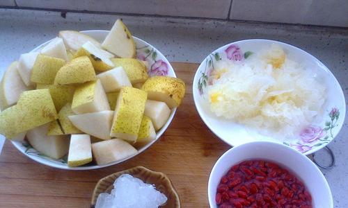 小吊梨汤降噪润喉怎么做？有哪些步骤和技巧？