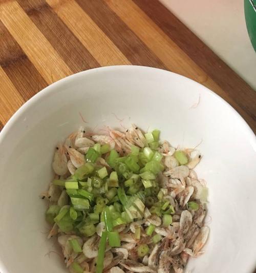 小葱紫皮洋葱拌虾皮怎么做？有哪些步骤和技巧？