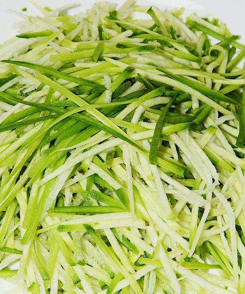 小葱萝卜丝怎么做？步骤和技巧有哪些？  第3张