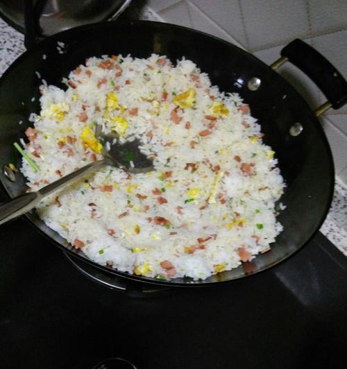 小葱蛋炒饭的做法是什么？步骤详解如何做出口感最佳的蛋炒饭？