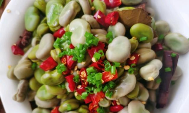 小葱炒胡豆蚕豆怎么做？步骤和技巧有哪些？  第2张