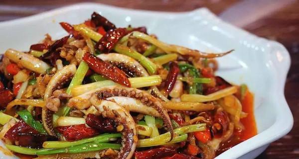 小炒孜然鱿鱼怎么做？详细步骤和技巧是什么？