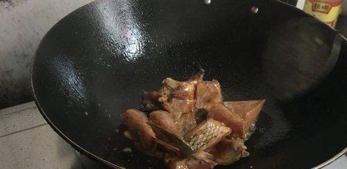 小炒鱼怎么做才好吃？详细步骤和技巧是什么？