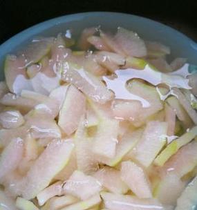小炒柚子皮的做法是什么？如何去除柚子皮的苦味？  第3张