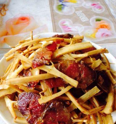 小炒野笋干的做法是什么？如何快速完成这道美味佳肴？  第3张