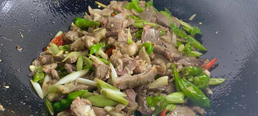 小炒羊肉怎么做才好吃？详细步骤和技巧是什么？