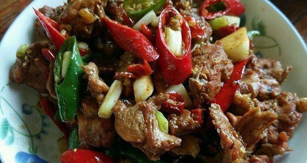 小炒兔肉的做法是什么？如何在家快速做出美味的小炒兔肉？