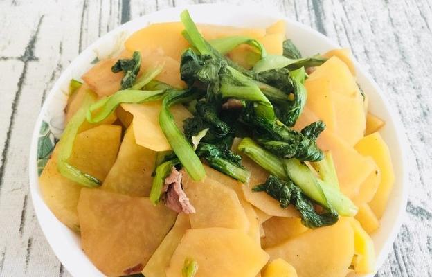 小炒土豆片的做法是什么？如何快速做出美味的小炒土豆片？