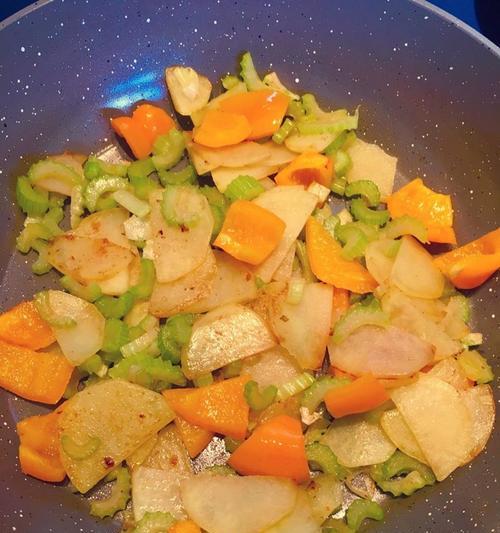 小炒土豆怎么做？简单易学的家常小炒土豆食谱是什么？