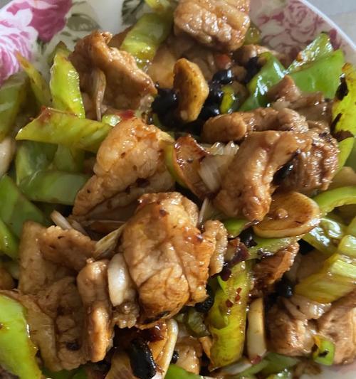 小炒肉的做法是什么？如何在家快速做出美味的小炒肉？  第3张