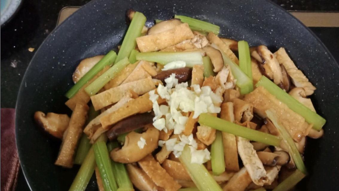 小炒芹菜香干怎么做？步骤和技巧是什么？  第3张