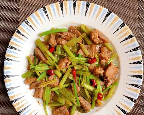 小炒芹菜牛肉怎么做？步骤和技巧有哪些？  第2张