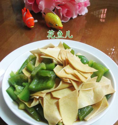 小炒千张的做法是什么？如何在家快速做出美味的小炒千张？