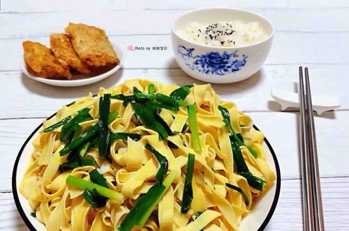 小炒千张的做法是什么？如何在家快速做出美味的小炒千张？  第2张