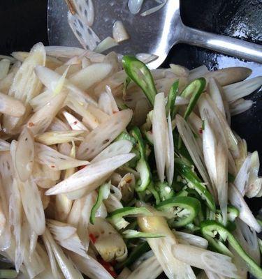 小炒藕尖怎么做？步骤和技巧有哪些？
