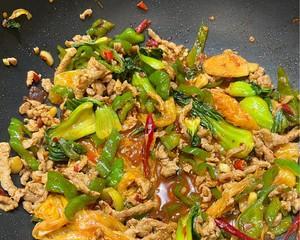 小炒回锅白菜怎么做？步骤和技巧有哪些？