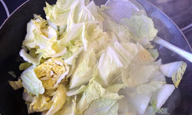 小炒白菜怎么做？简单易学的家常菜做法是什么？