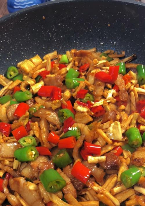 小抄五花肉怎么做？详细步骤和技巧是什么？