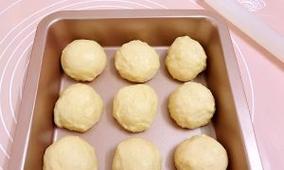 小餐包怎么做？简单易学的家庭制作方法是什么？
