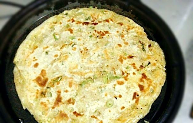香葱葱油饼的做法是什么？如何在家做出美味的香葱葱油饼？