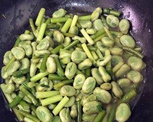 香葱爆蚕豆怎么做？步骤详解和常见问题解答？  第2张