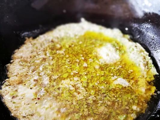 香椿芽鸡蛋饼怎么做？步骤和技巧有哪些？  第2张