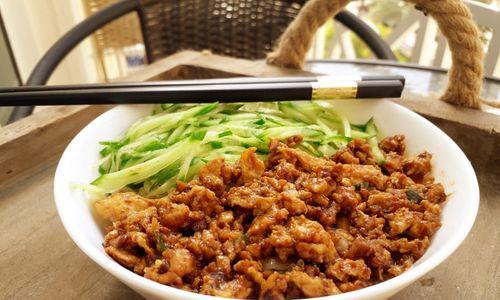 香椿熏干炸酱面怎么做？具体步骤是什么？  第3张