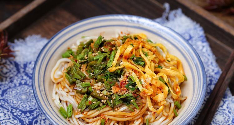 香椿肉酱拌面怎么做？步骤和技巧是什么？