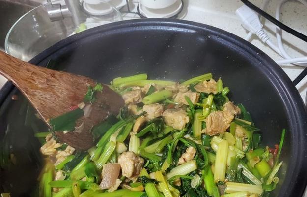 香椿芹菜肉渣怎么做？步骤和技巧有哪些？  第3张