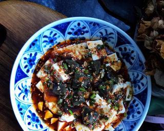 香椿皮蛋拌豆腐怎么做？步骤和技巧是什么？