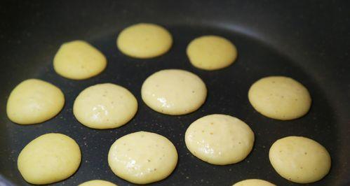 香椿鸡蛋玉米饼怎么做？步骤和技巧是什么？  第3张