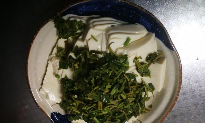 香椿调豆腐怎么做？步骤和技巧有哪些？  第3张