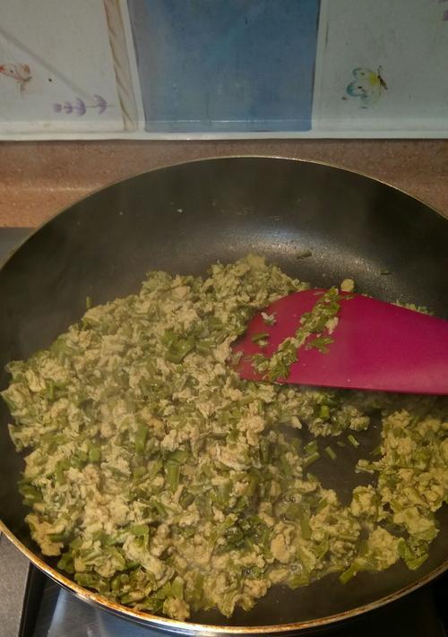 香椿炒鸡蛋怎么做？步骤和技巧有哪些？  第2张