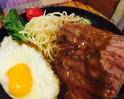 香橙黑椒沙拉牛排怎么做？在家也能做出餐厅风味吗？  第3张